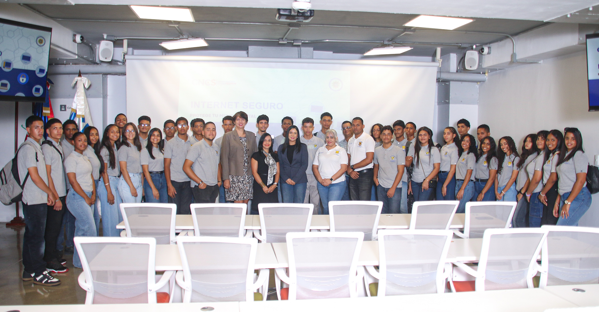 ¡Juventud y Tecnología! Aprendiendo a proteger el futuro digital del país